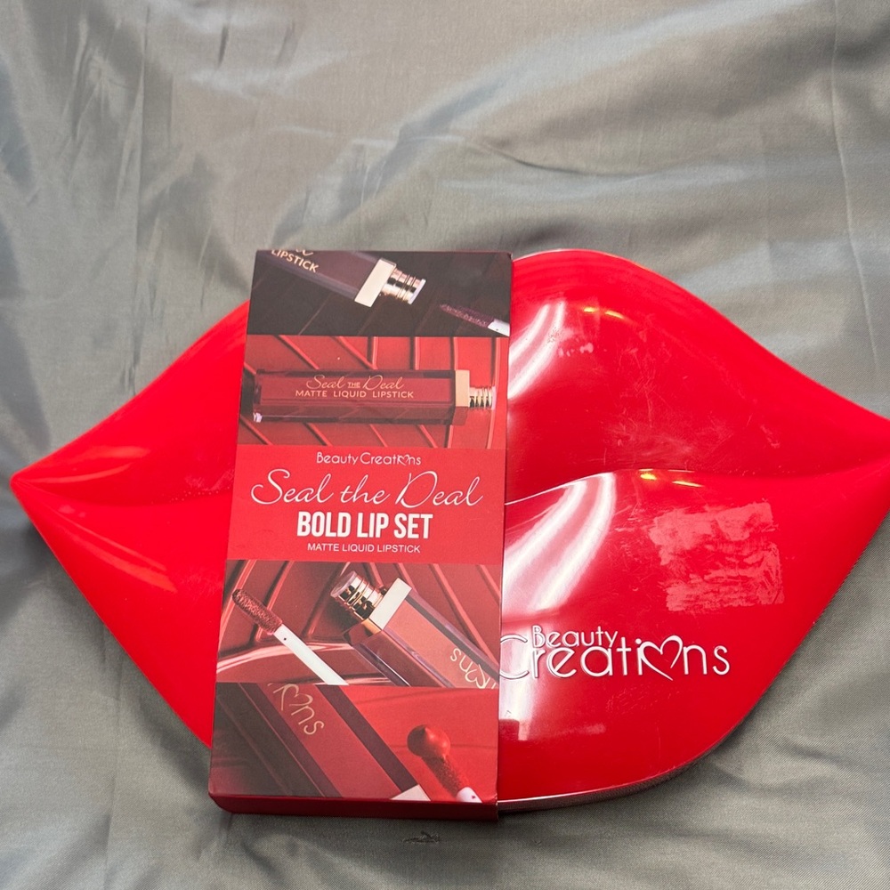 Beauty Creations Bold Lip Set with Red Lip Tray